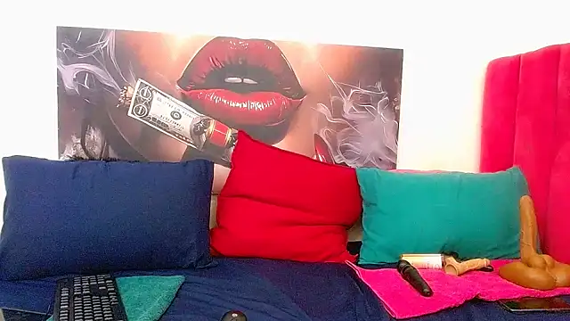 Lisa-001 live cam on StripChat