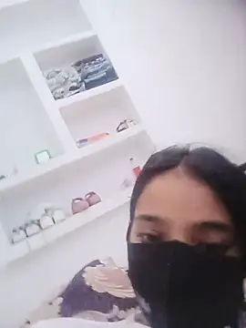 Riya_cum33 live cam on StripChat