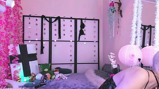 creamie_doll (F teen) - play nipples with ice