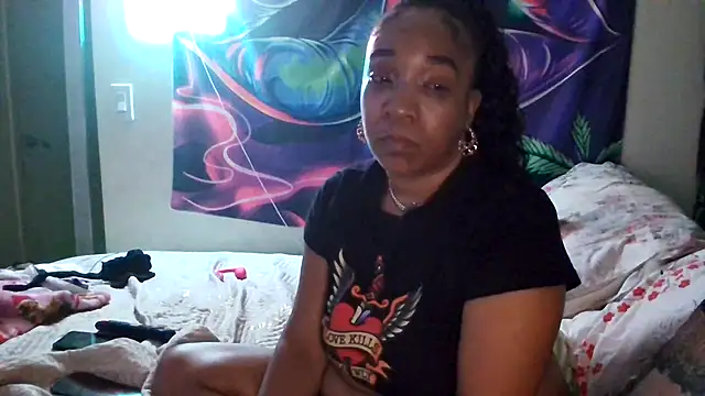 mzpretty444 live cam on StripChat