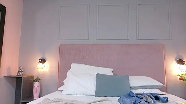 Busty_Zay live cam on StripChat