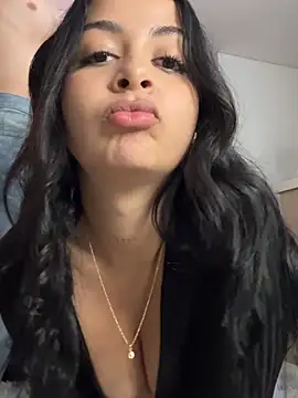 Lunamoon27 live cam on StripChat
