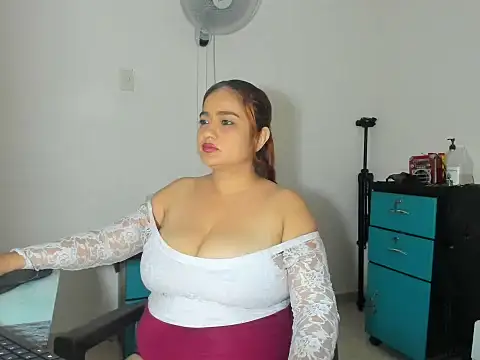 HUGEBOOBS_MILF live webcam