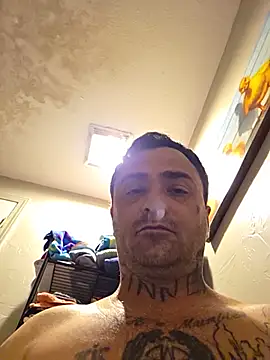dadbod1178 live cam on StripChat