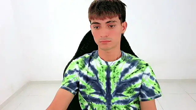 Thommy_cute live cam on StripChat