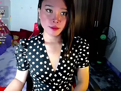 sofiathe1st live cam on StripChat