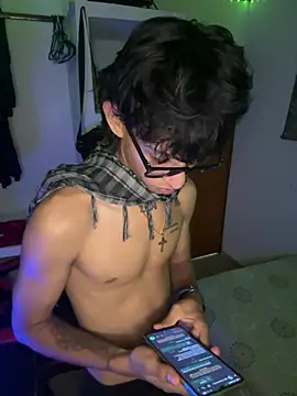 sung_yol live cam on StripChat
