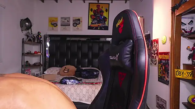 logan_hugh8 live cam on StripChat