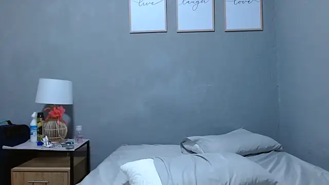 Sonyasays live cam on StripChat