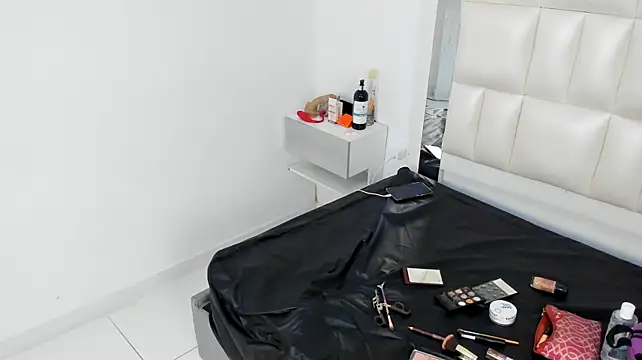 Violetta-foxx live cam on StripChat