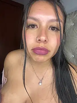 Iam-sophia27 live cam on StripChat