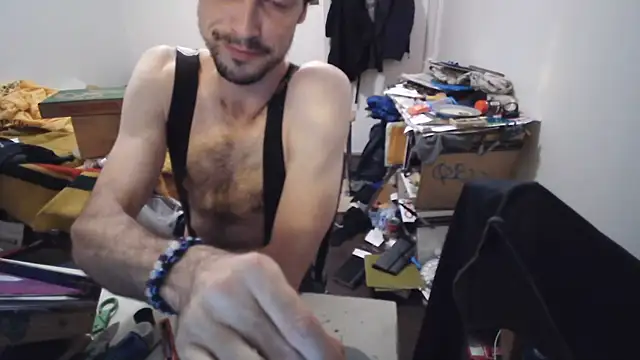 JohnnyMoves live cam on StripChat