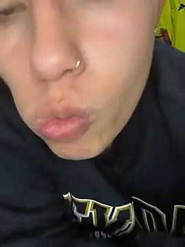 Thiagoo_Vega live cam on StripChat