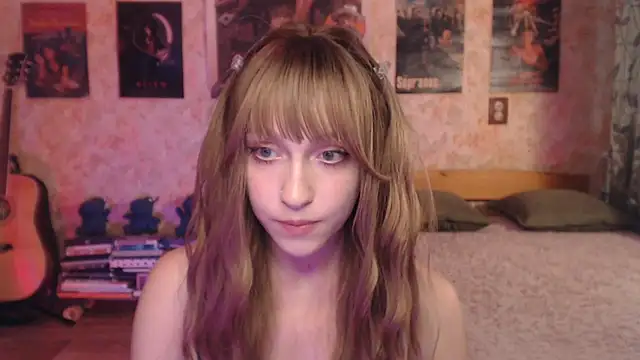 Friendly_Ellie live cam on StripChat