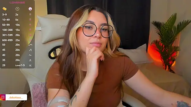 dakottaa_ live cam on StripChat