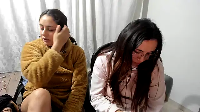 _girls_on_fire_ live cam on StripChat