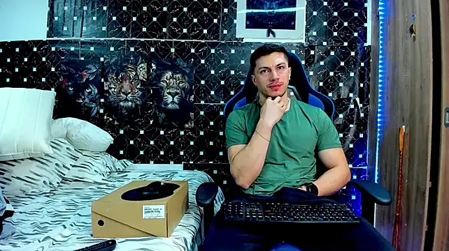 javiersexymann live cam on StripChat
