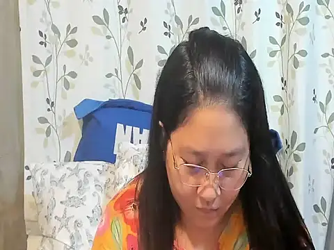 CHUBBY_ANGEL09 live cam on StripChat