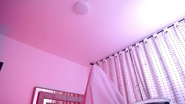 salomecastro_ live cam on StripChat