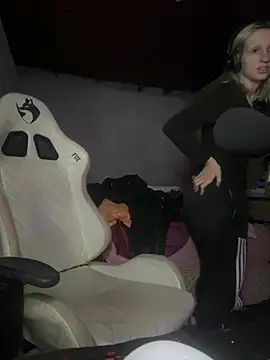 thebunnydark live cam on StripChat