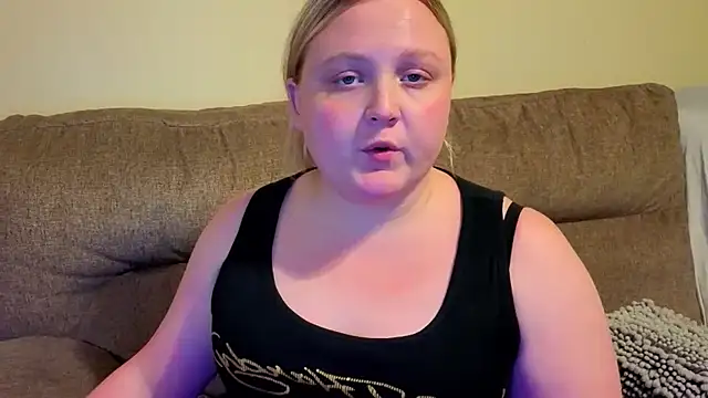 PhatAssBlond live cam on StripChat
