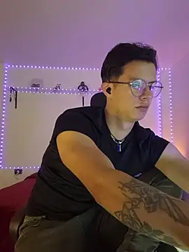Brandon_starkk live cam on StripChat