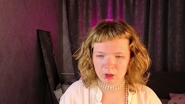 VioletDesiree live cam on StripChat