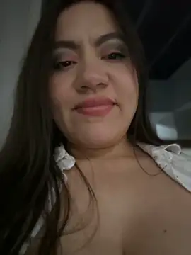 Bella_Pascualina live cam on StripChat