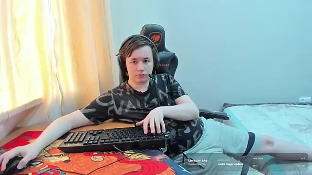 iliaskrislove live cam on StripChat
