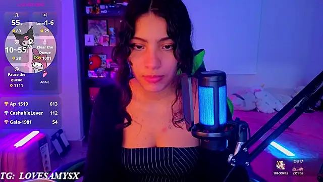 Lovelyamyy live cam on StripChat