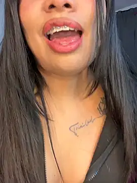 Rashell1_Queen live cam on StripChat