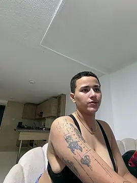 LiaaMoretzz live cam on StripChat