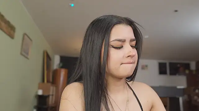 emilyy05_ (F teen) - total naked