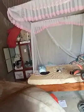 late2004 live cam on StripChat
