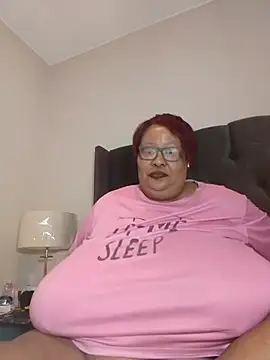 nancy111 (F milf) - Make me squit and cum on my toy