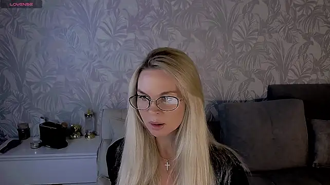 EvaRelusionJ live cam on StripChat