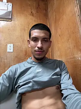 Guillermo618 live cam on StripChat