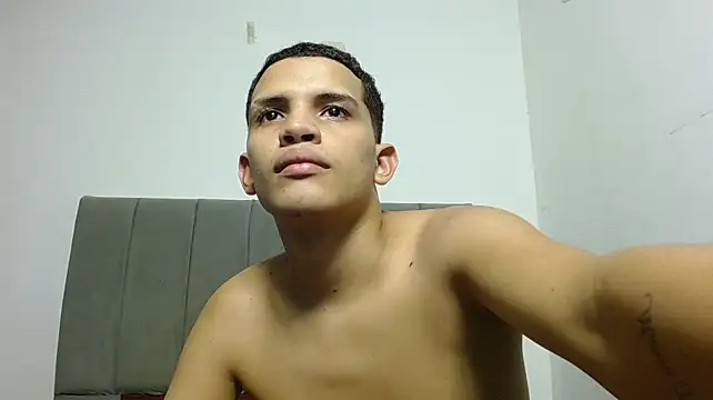 Jose_And_Daniel live cam on StripChat