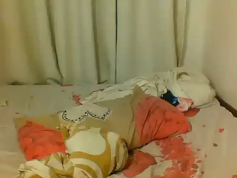 Goldy_petite live cam on StripChat