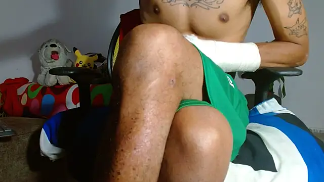 skinny23cm live cam on StripChat