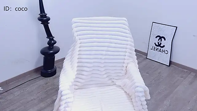 Flirty-001 live cam on StripChat