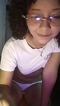 MIlan333X live cam on StripChat