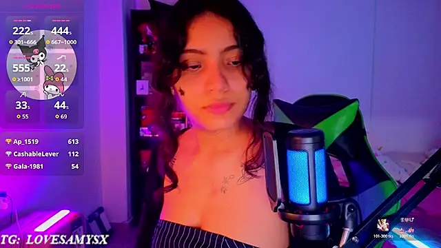 Lovelyamyy live cam on StripChat