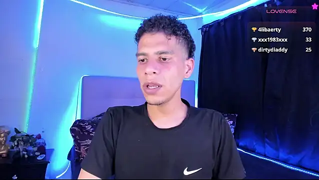 Ethan_Boyy live cam on StripChat