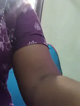 yamini1431 live cam on StripChat