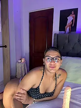 ema_zoe live cam on StripChat