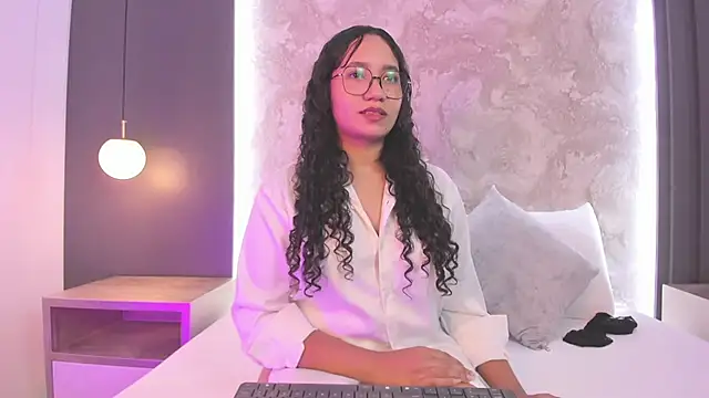 alysson_moon_ live cam on StripChat