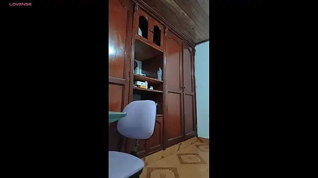 sky_dancers live cam on StripChat
