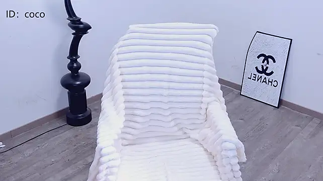 Flirty-001 live cam on StripChat
