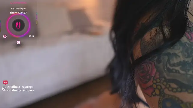 catalina_restrepo (Ask my age) - Oil ass + massage x 4min